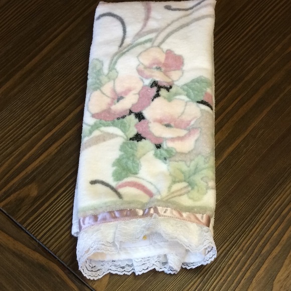 FINAL SALE PRICE Guest Towel & Duck Easy Liner - Picture 5 of 9